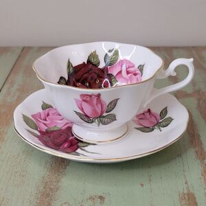 Royal Albert Bone China England – “Old English Rose” Teacup & Saucer